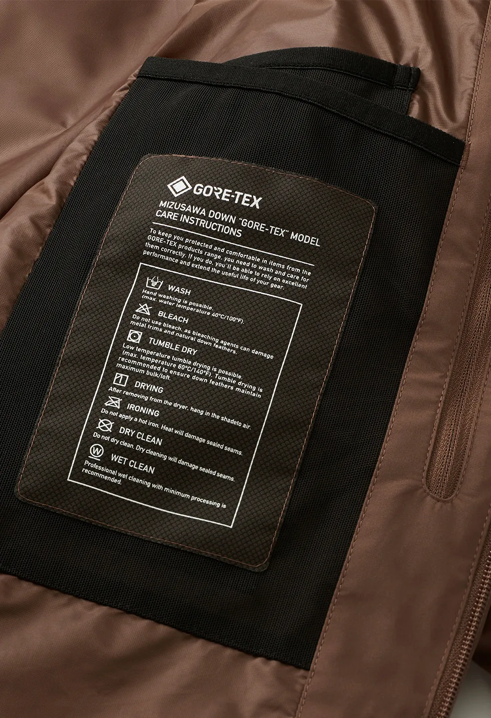 JOHN ELLIOTT X DESCENTE ALLTERRAIN MIZUSAWA DOWN JACKET / Chocolate